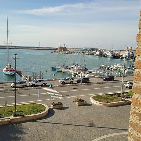 Апартаменты Stanze Al Porto Чивитавеккья Экстерьер фото
